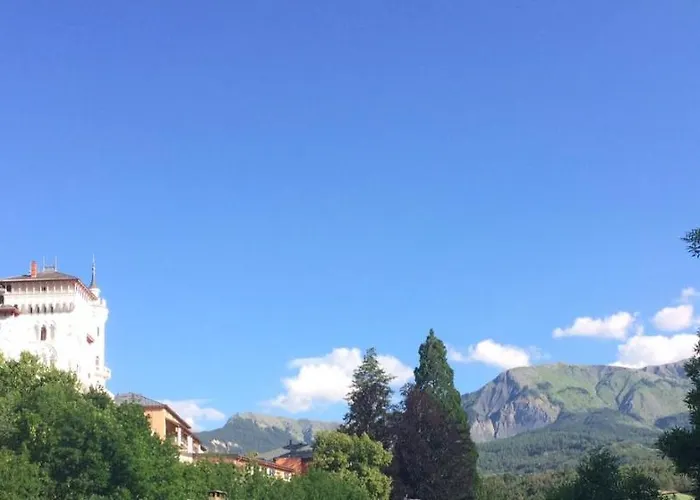 Le Val d'Ailleurs